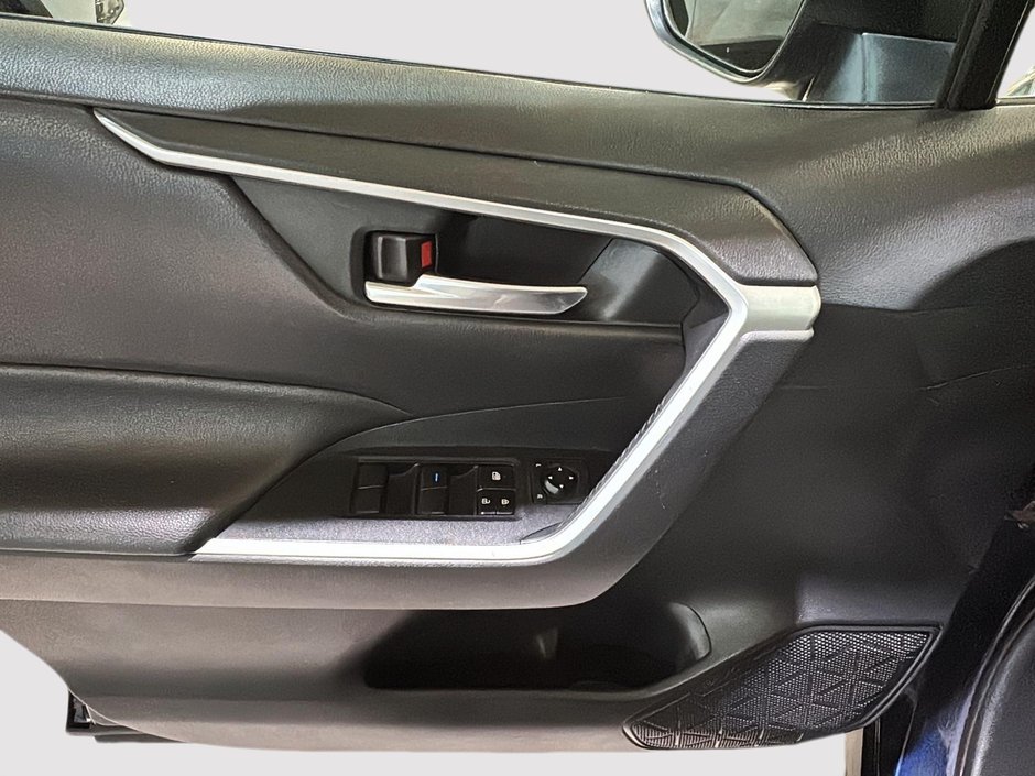 Toyota RAV4 XLE AWD TOIT OUVRANT SIEGES CHAUFFANTS CARPLAY 2019-19