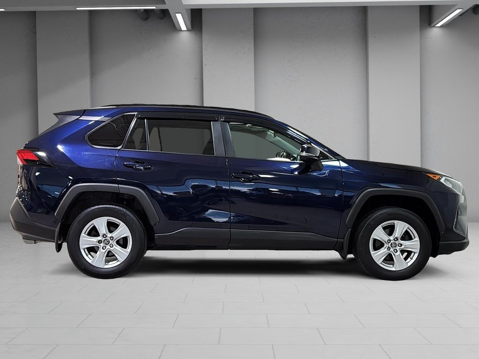 Toyota RAV4 XLE AWD TOIT OUVRANT SIEGES CHAUFFANTS CARPLAY 2019-16