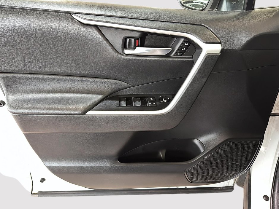 Toyota RAV4 XLE AWD TOIT CARPLAY CAM 2021-19