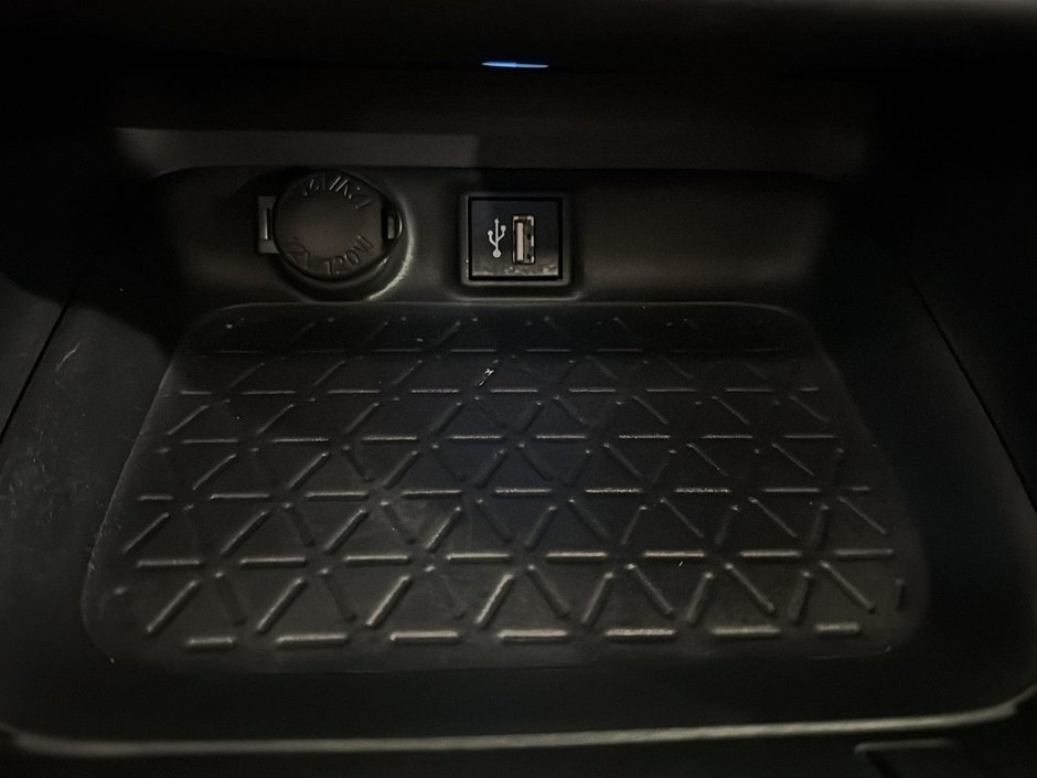 Toyota RAV4 HYBRID XSE TOIT CAMERA GPS SON JBL 2023-36