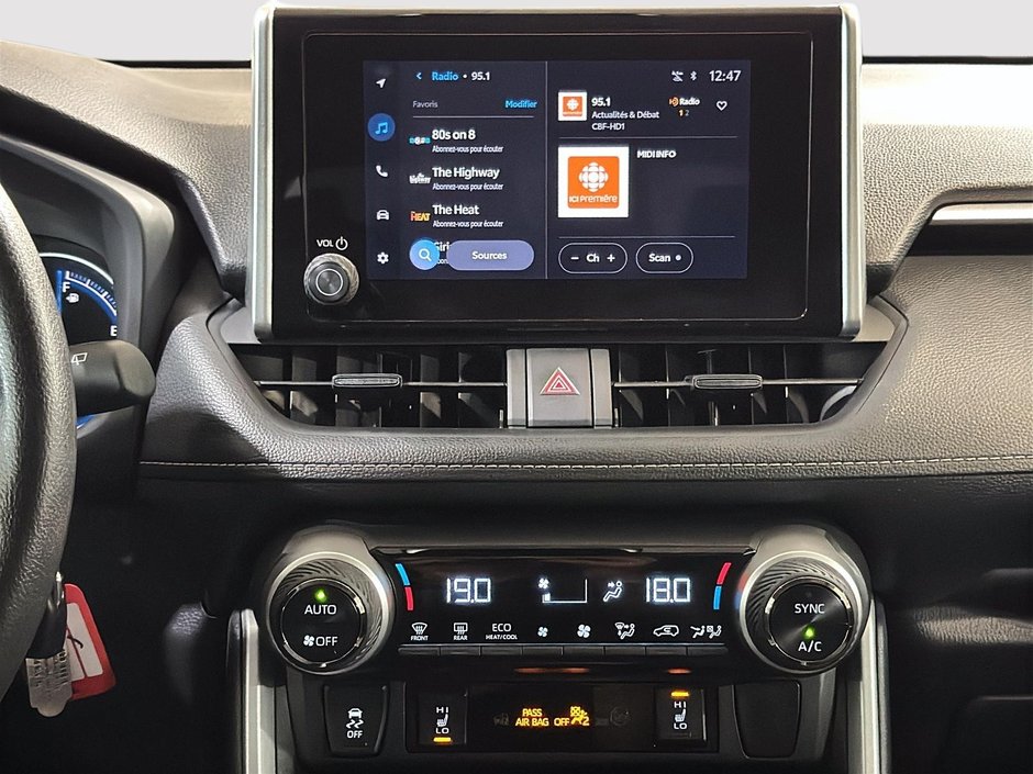 Toyota RAV4 LE HYBRID AWD CARPLAY CAM SIEGES CHAUFFANTS 2023-23