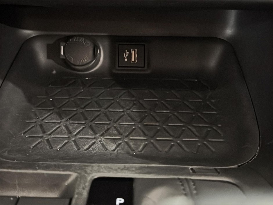 Toyota RAV4 LE HYBRID AWD CARPLAY CAM SIEGES CHAUFFANTS 2023-37