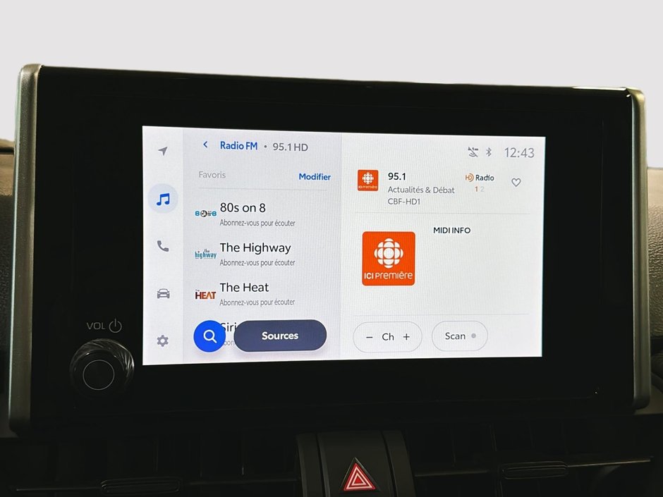Toyota RAV4 LE HYBRID AWD CARPLAY CAM SIEGES CHAUFFANTS 2023-26