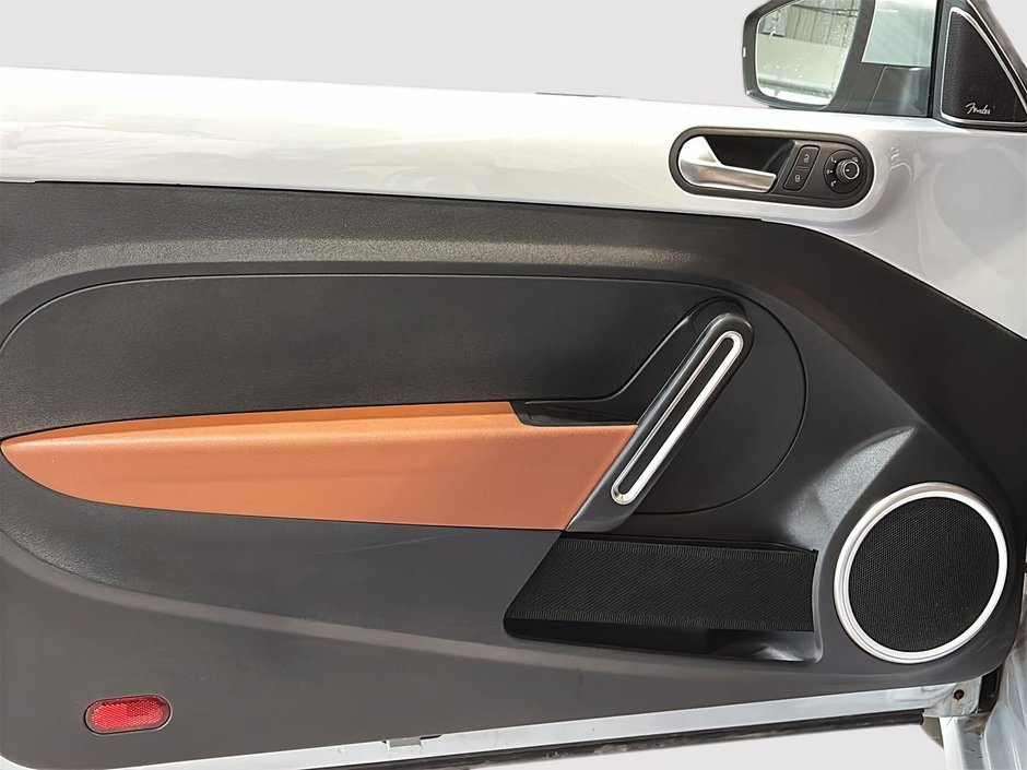 Volkswagen Beetle Coupe CLASSIC CAMERA TOIT PANORAMIQUE BAS KILOMETRAGE 2017-18