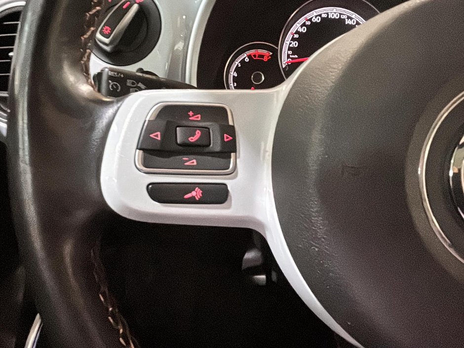 Volkswagen Beetle Coupe CLASSIC CAMERA TOIT PANORAMIQUE BAS KILOMETRAGE 2017-31