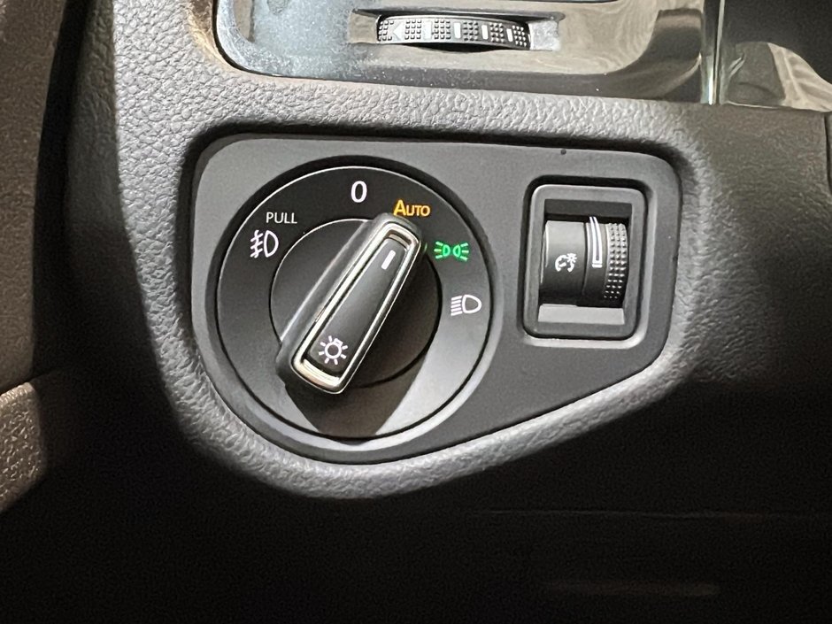 Volkswagen Golf HIGHLINE TOIT OUVRANT CUIR GPS SIEGES CHAUFFANTS 2020-37