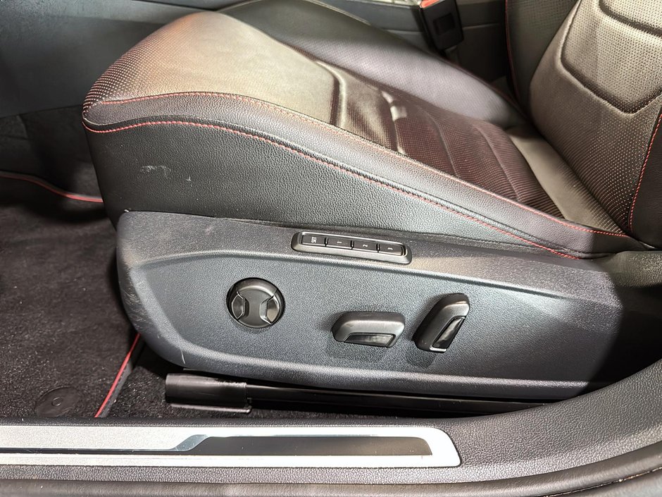 Volkswagen Jetta GLI AUTOBAHN TOIT OUVRANT GPS CARPLAY CUIR 2024-20