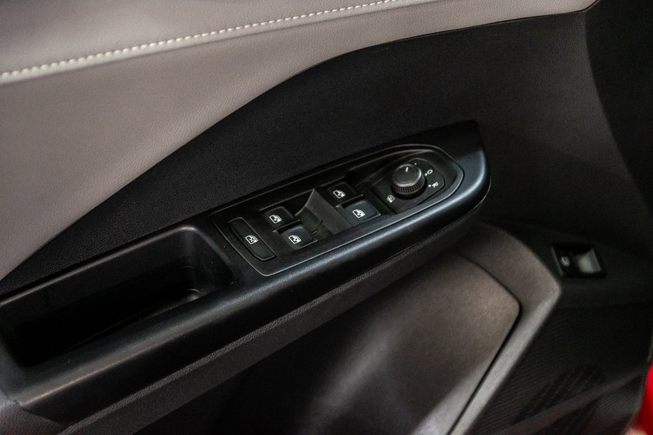 Volkswagen Taos HIGHLINE TOIT PANORAMIQUE CARPLAY NAVI CUIR MAGS 2023-16