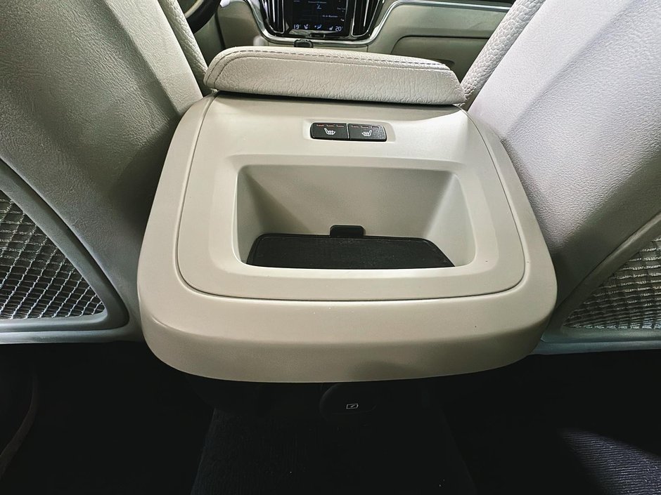 Volvo V60 Cross Country T5 MOMENTUM TOIT PANO CUIR GPS 2021-36