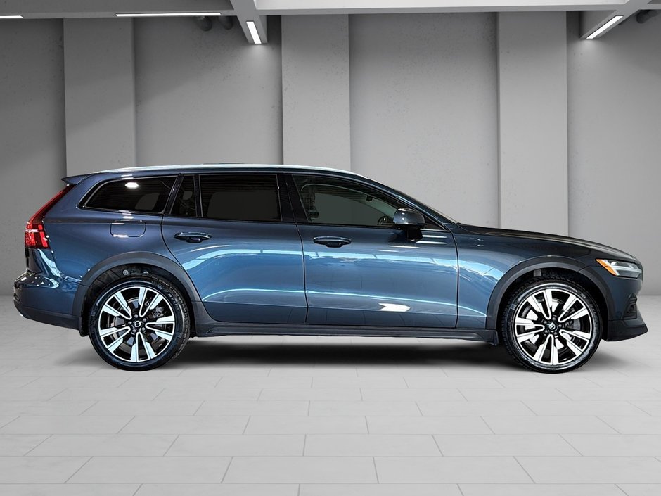 Volvo V60 Cross Country T5 MOMENTUM TOIT PANO CUIR GPS 2021-17