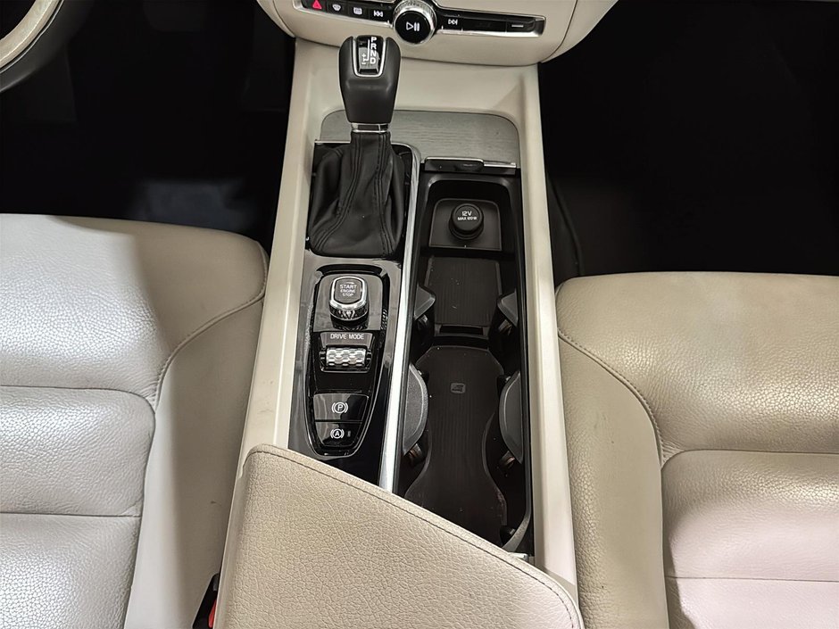Volvo V60 Cross Country T5 MOMENTUM TOIT PANO CUIR GPS 2021-25