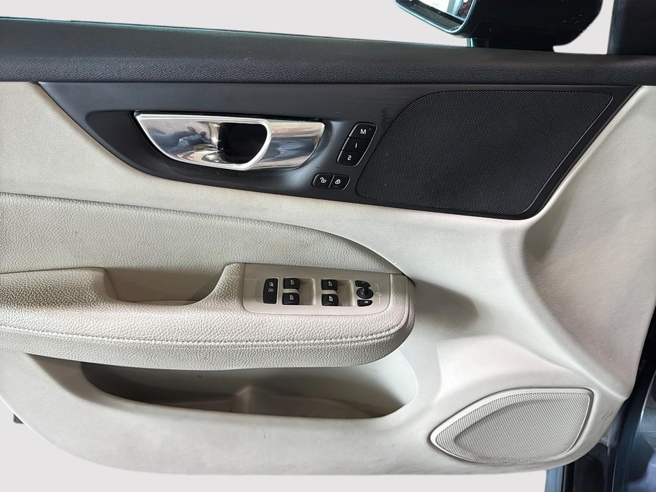 Volvo V60 Cross Country T5 MOMENTUM TOIT PANO CUIR GPS 2021-19