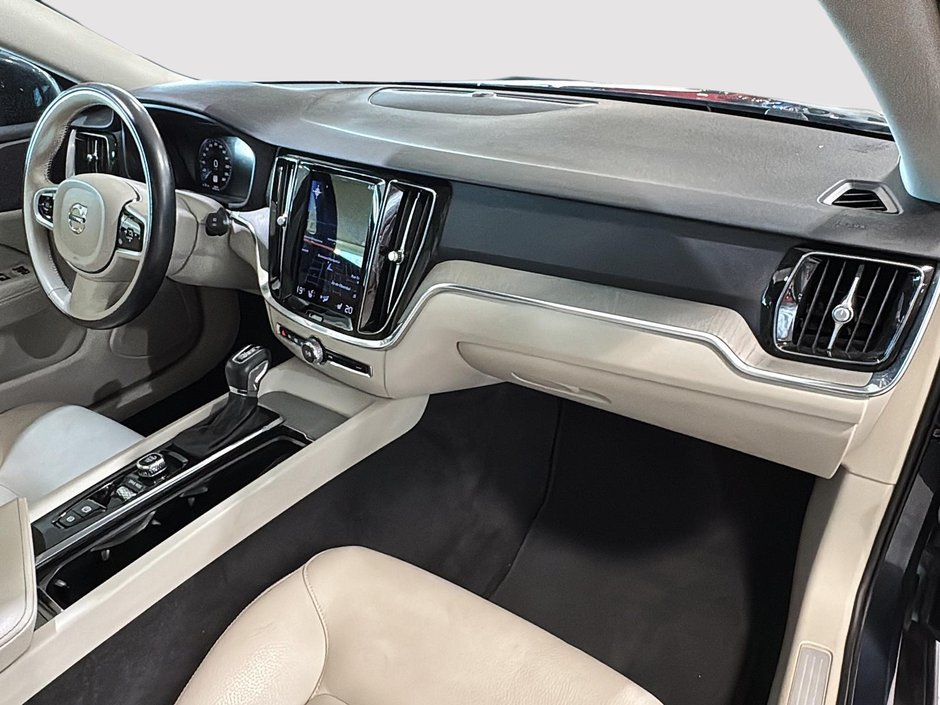 Volvo V60 Cross Country T5 MOMENTUM TOIT PANO CUIR GPS 2021-18