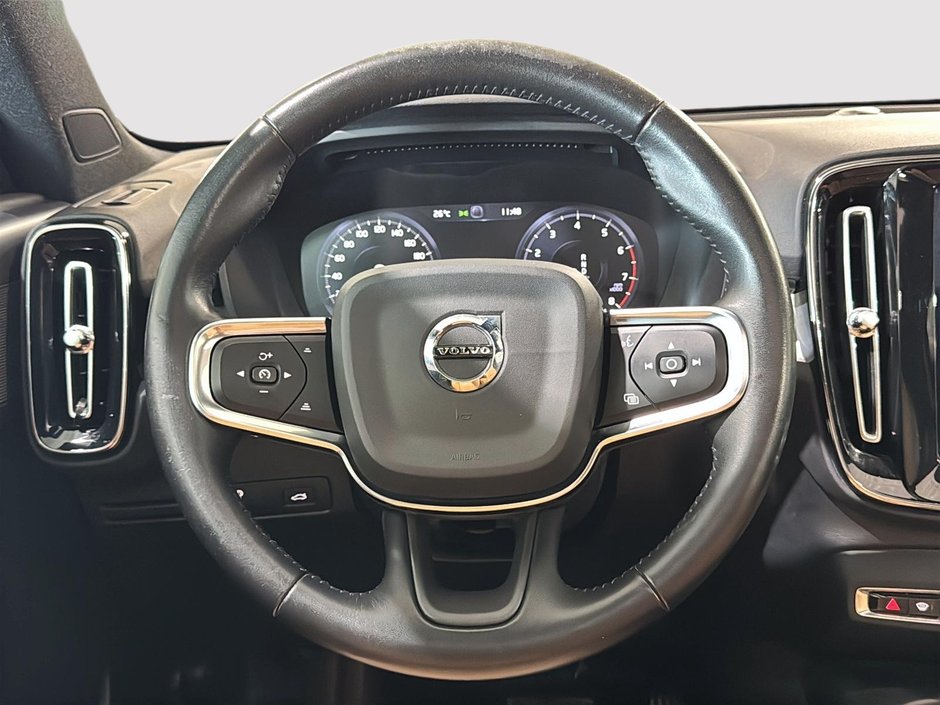 Volvo XC40 T5 MOMENTUM AWD CUIR TOIT PANORAMIQUE 2020-31