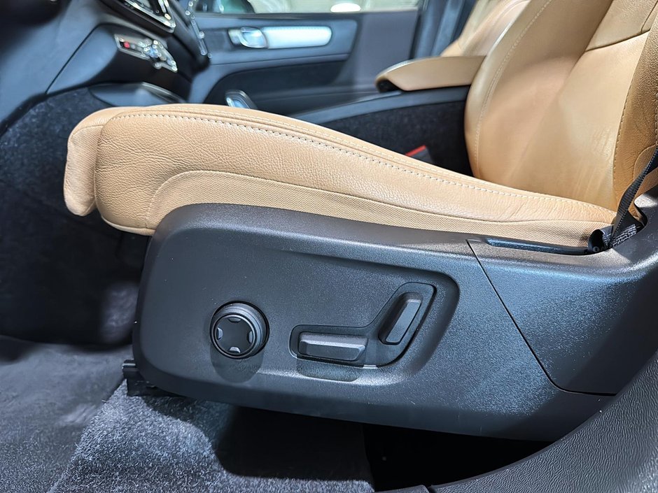 Volvo XC40 T5 MOMENTUM AWD CUIR TOIT PANORAMIQUE 2020-22