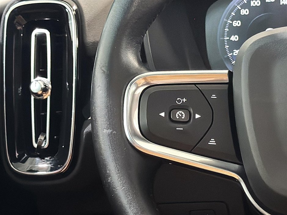Volvo XC40 T5 MOMENTUM AWD CUIR TOIT PANORAMIQUE 2020-32