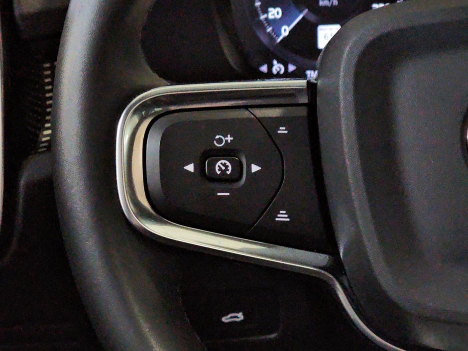 Volvo XC40 T5 R-DESIGN TOIT PANO GPS CUIR CARPLAY 2022-23