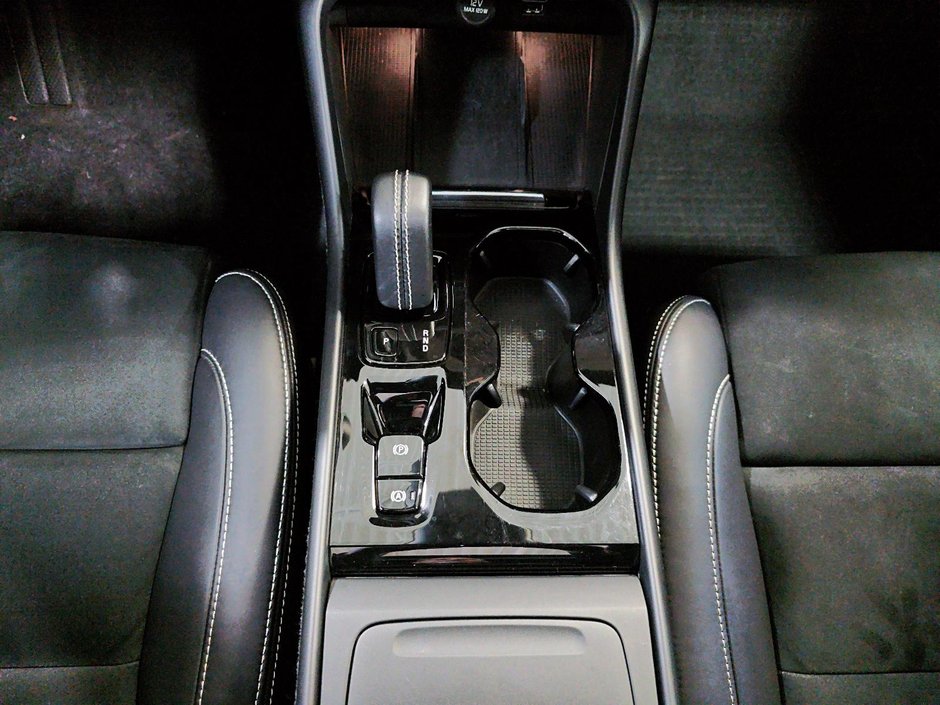 Volvo XC40 T5 R-DESIGN TOIT PANO GPS CUIR CARPLAY 2022-19