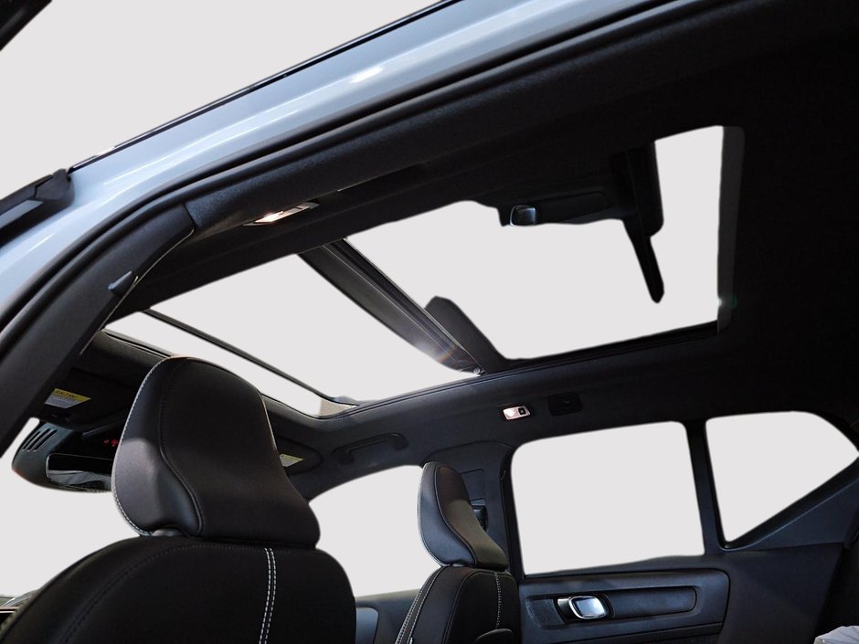 Volvo XC40 T5 R-DESIGN TOIT PANO GPS CUIR CARPLAY 2022-16
