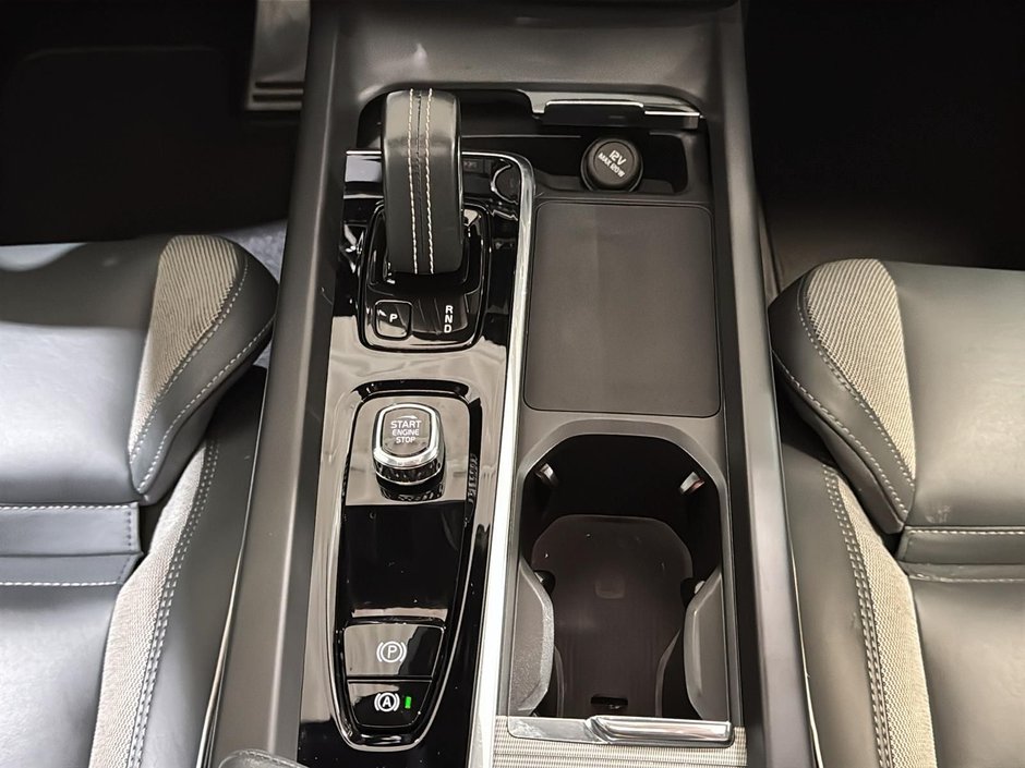 Volvo XC60 R-DESING B6 AWD 295HP TURBO HYBRIDE LEGERE CUIR 2022-27