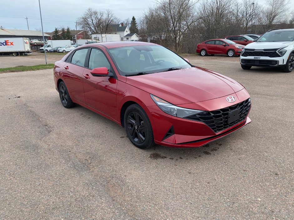Hyundai Elantra Preferred | Cam | USB | HtdSeat | Warranty to 2028 2023 à Amherst, Nouvelle-Écosse