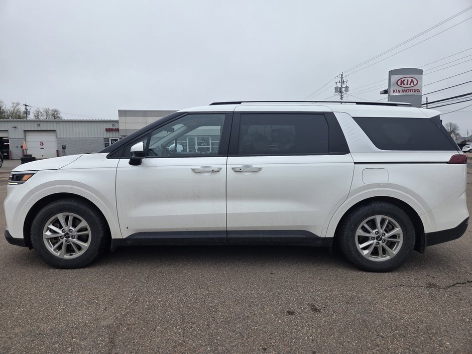 2023 Kia Carnival LX+ | Cam | 8-Pass | USB | AutoHeadLamps | CarPlay in Hebbville, Nova Scotia