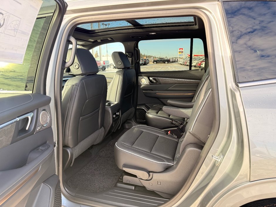 2026 Buick Enclave Avenir-12