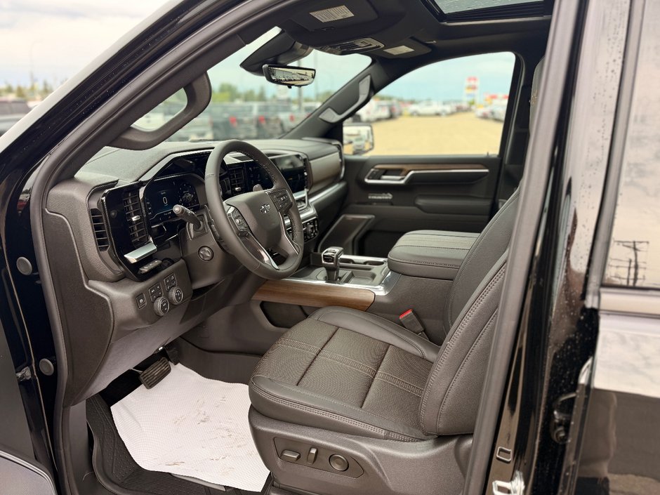 2025 Chevrolet Silverado 1500 High Country-10