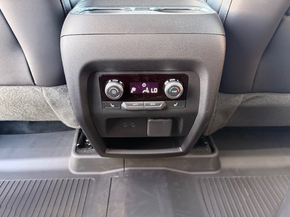 2026 GMC Acadia AT4-17