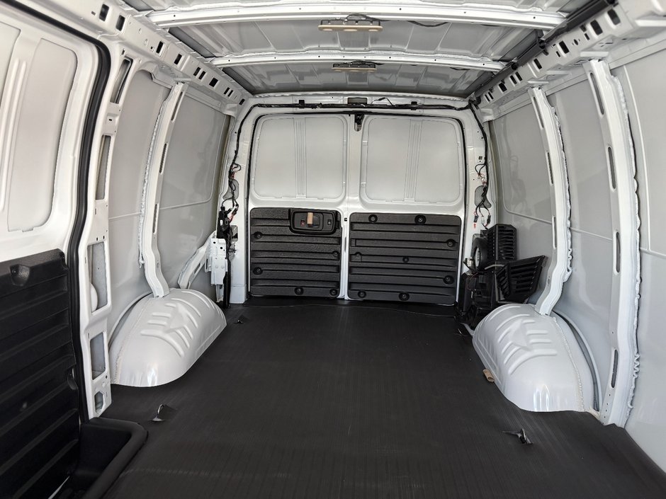 2025 GMC Savana Cargo 3500 WT 135-12