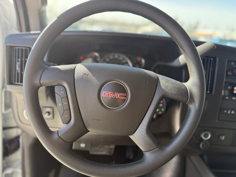 2025 GMC Savana Cargo 3500 WT 135-15
