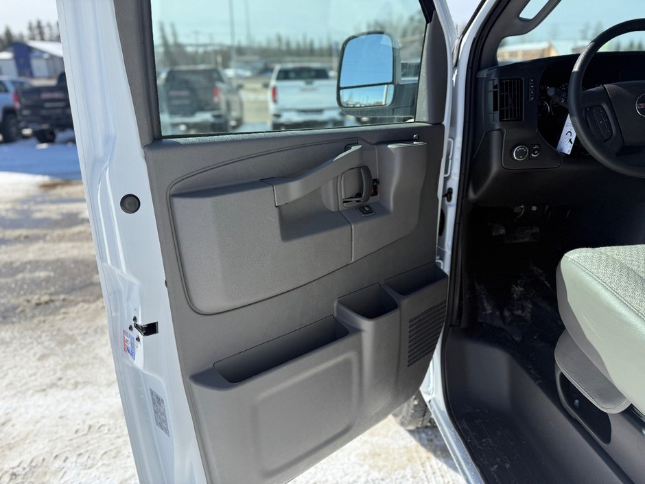 2025 GMC Savana Cargo 3500 WT 135-10