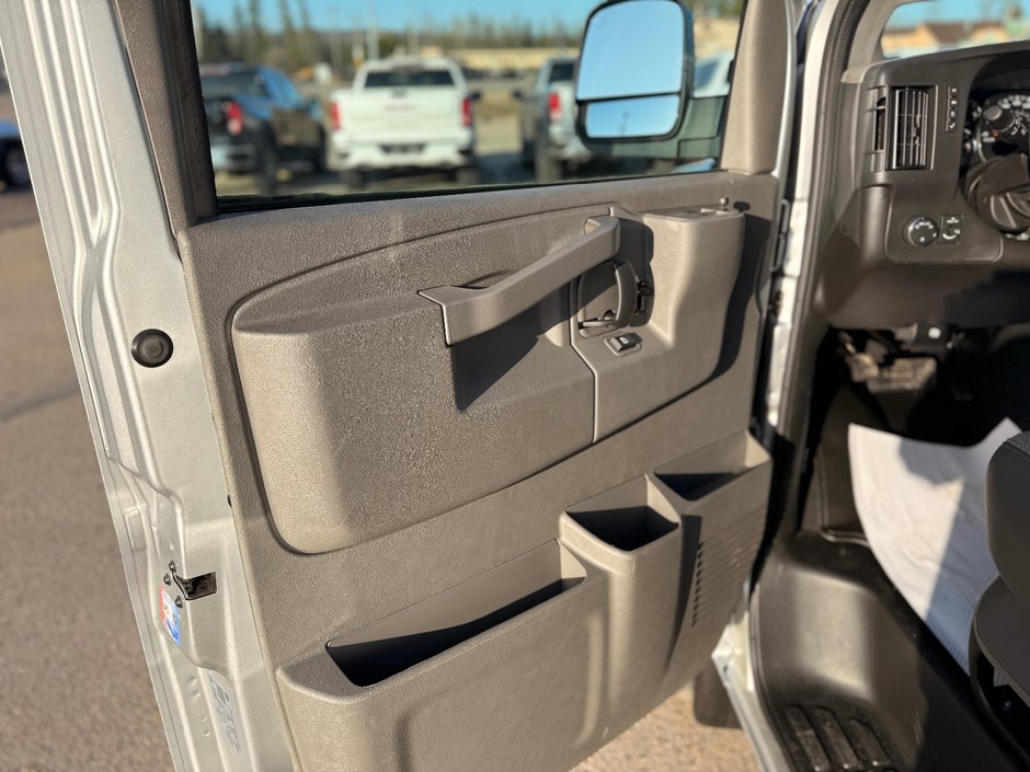 2025 GMC Savana Passenger 3500 LS 155''-9