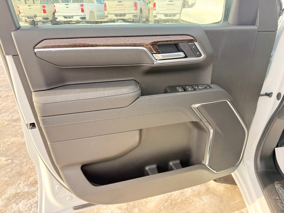2026 GMC Sierra 1500 SLE-8