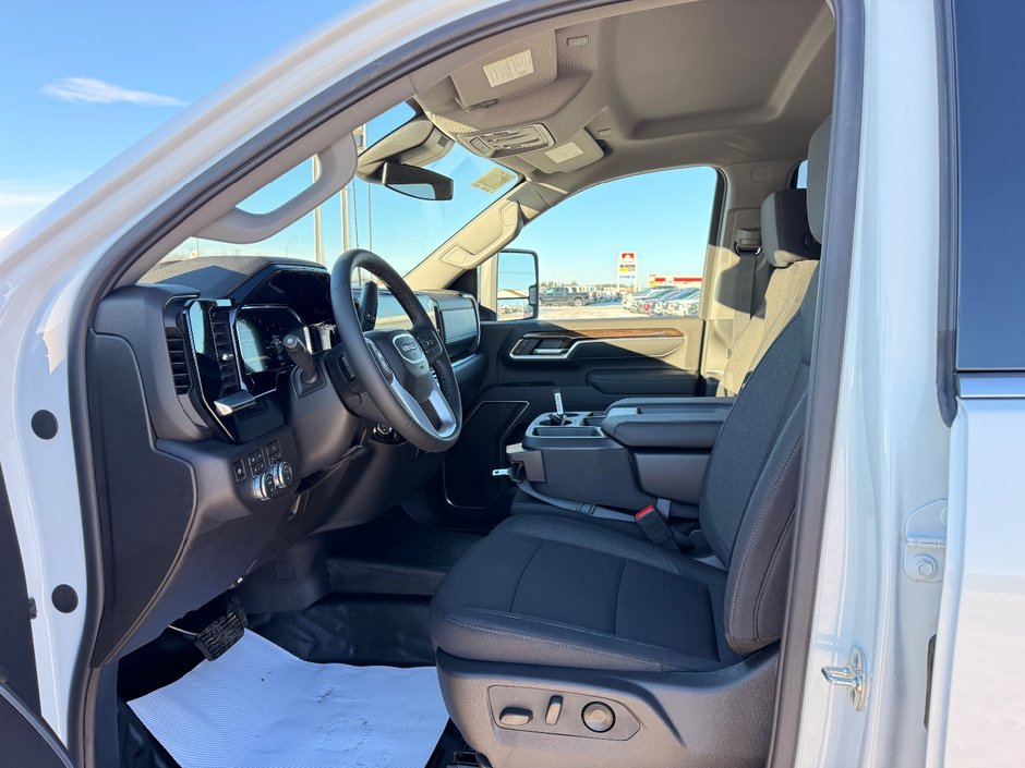 2026 GMC Sierra 3500CC SLE-10