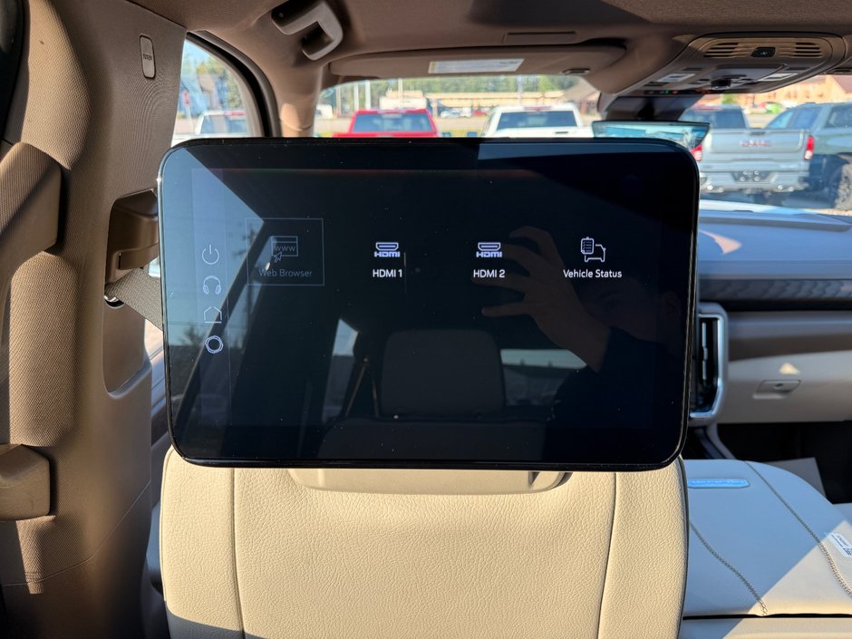 2025 GMC Yukon Denali-19