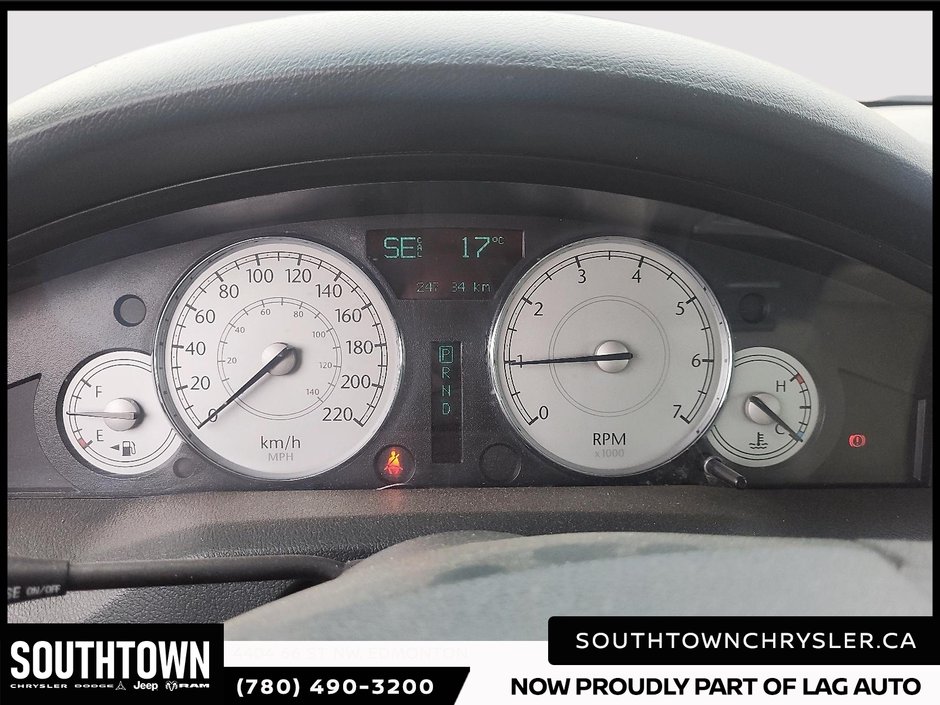 2005 Chrysler 300-11