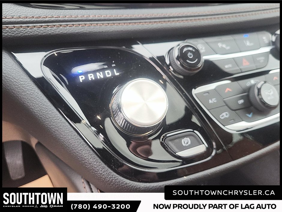 2026 Chrysler Pacifica PINNACLE-12