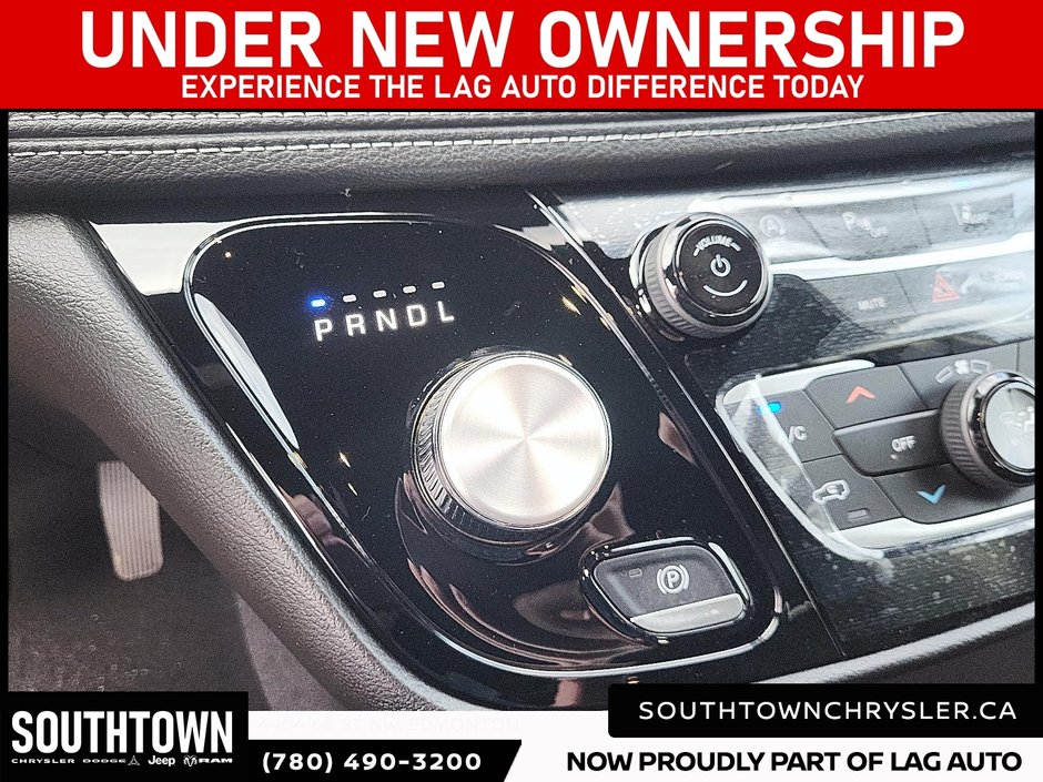 2027 Chrysler Pacifica SELECT AWD-14