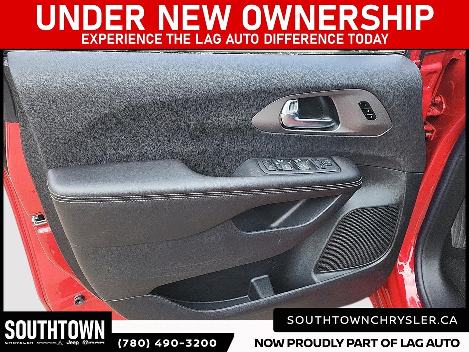 2027 Chrysler Pacifica SELECT AWD-10
