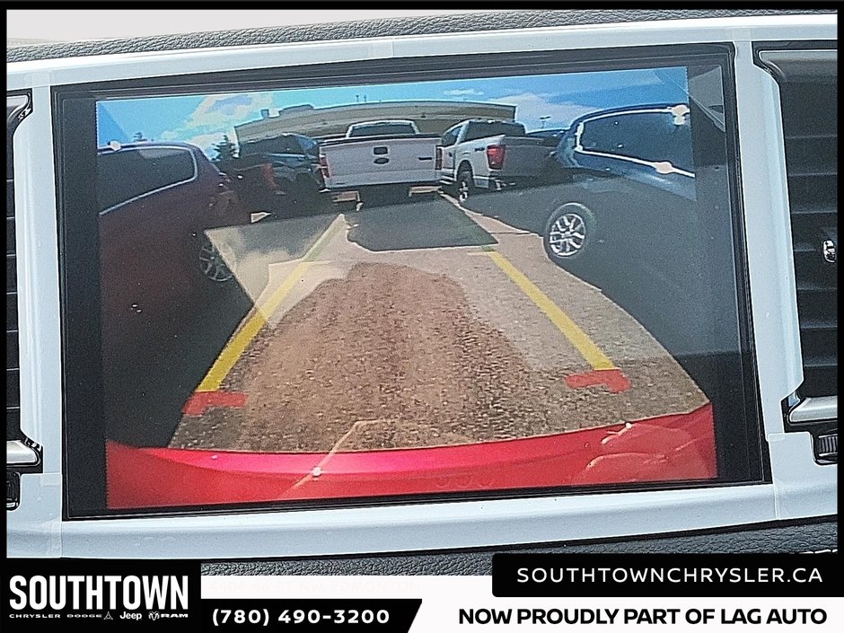 2027 Chrysler Pacifica SELECT AWD-14