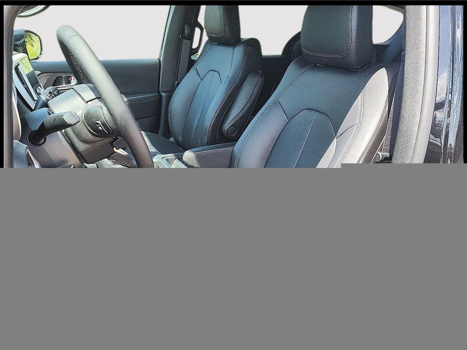2027 Chrysler Pacifica SELECT AWD-8