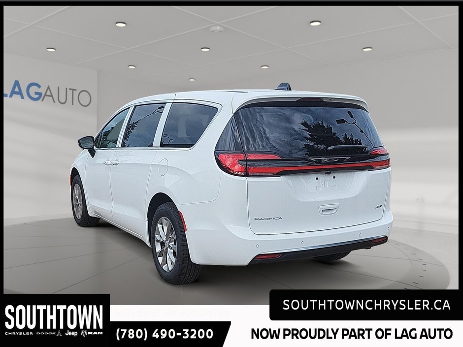 2027 Chrysler Pacifica SELECT AWD-3