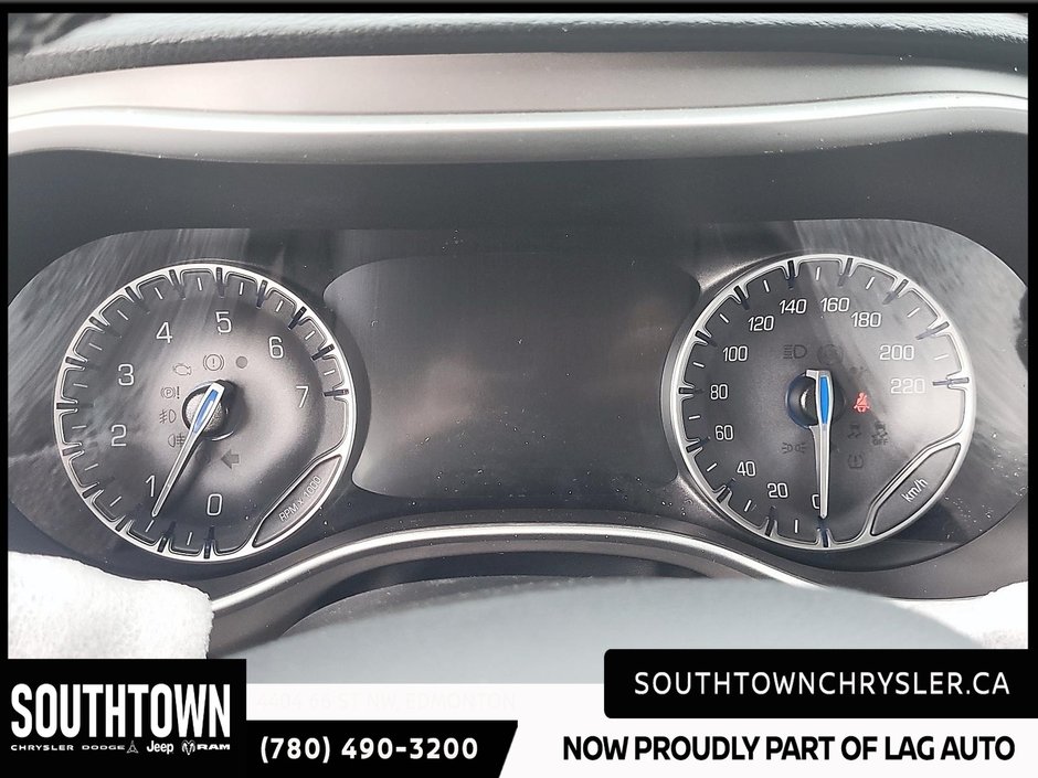 2027 Chrysler Pacifica SELECT AWD-12