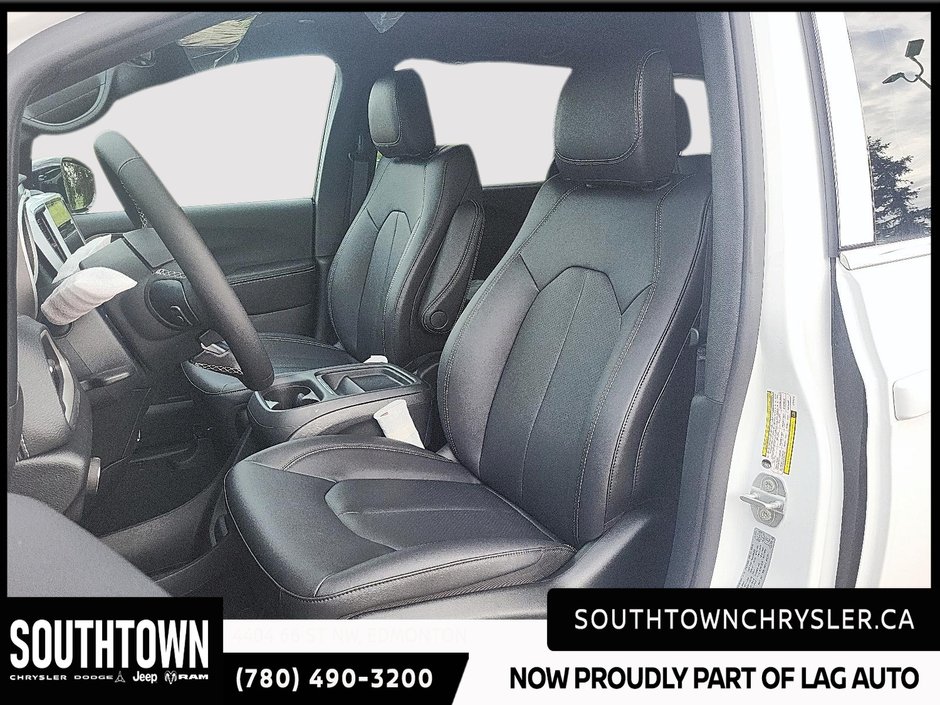 2027 Chrysler Pacifica SELECT AWD-8