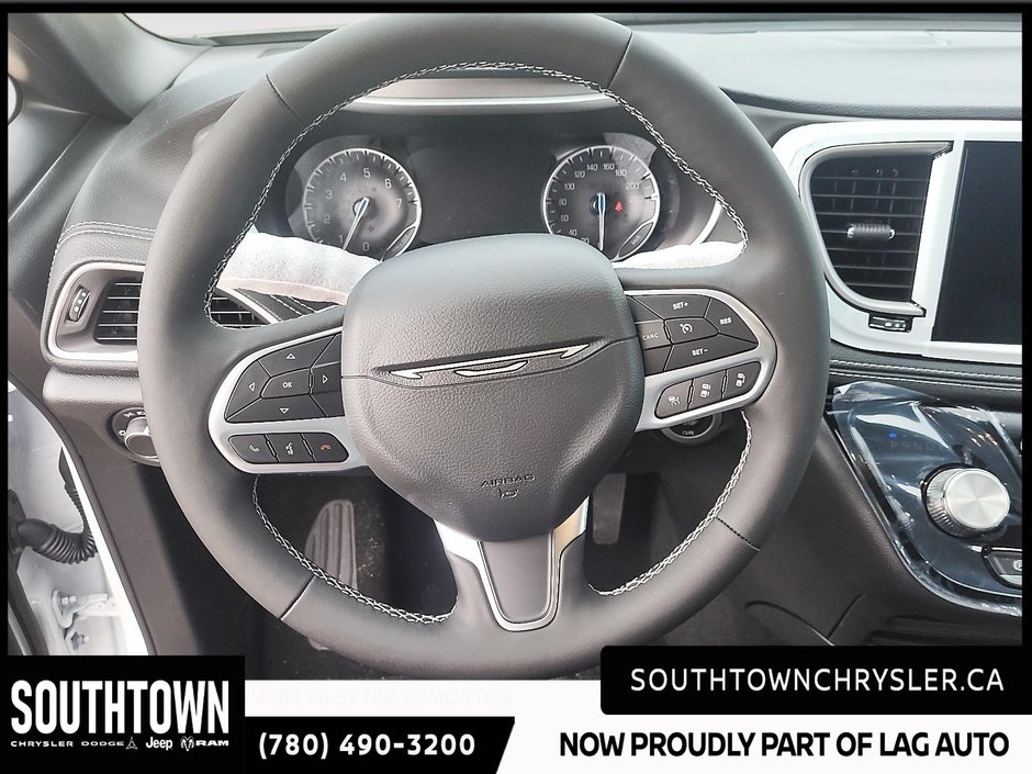 2027 Chrysler Pacifica SELECT AWD-11