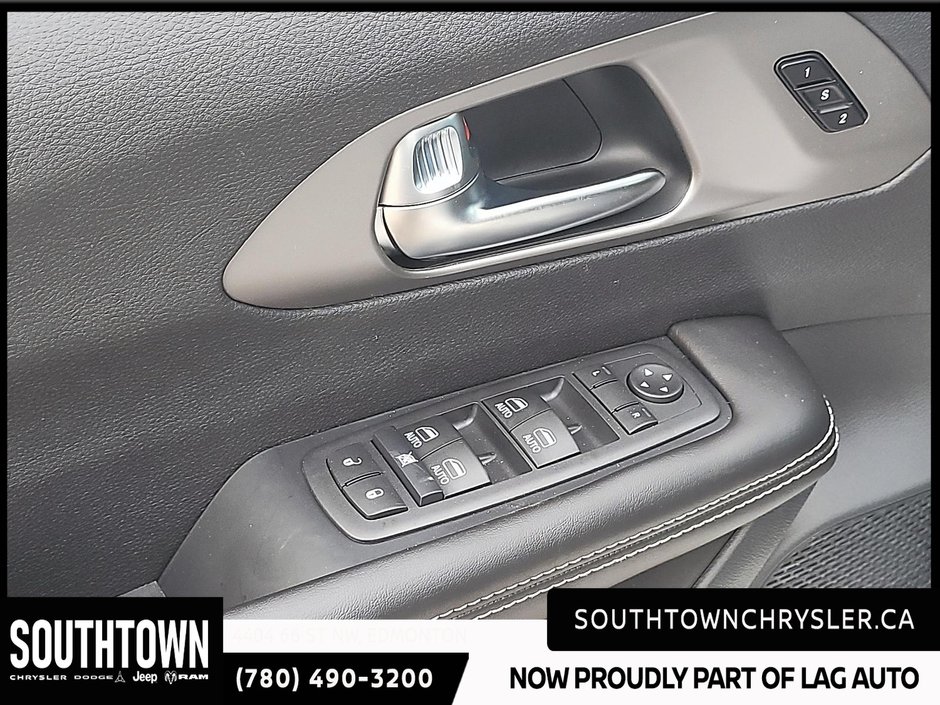 2027 Chrysler Pacifica SELECT AWD-10