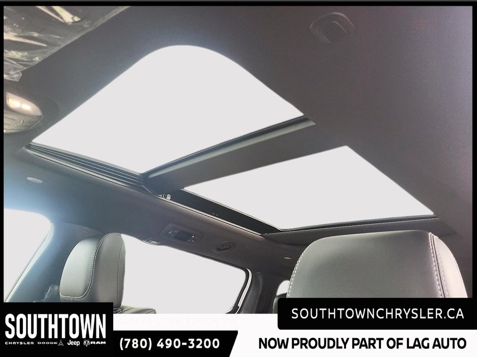2027 Chrysler Pacifica SELECT AWD-14