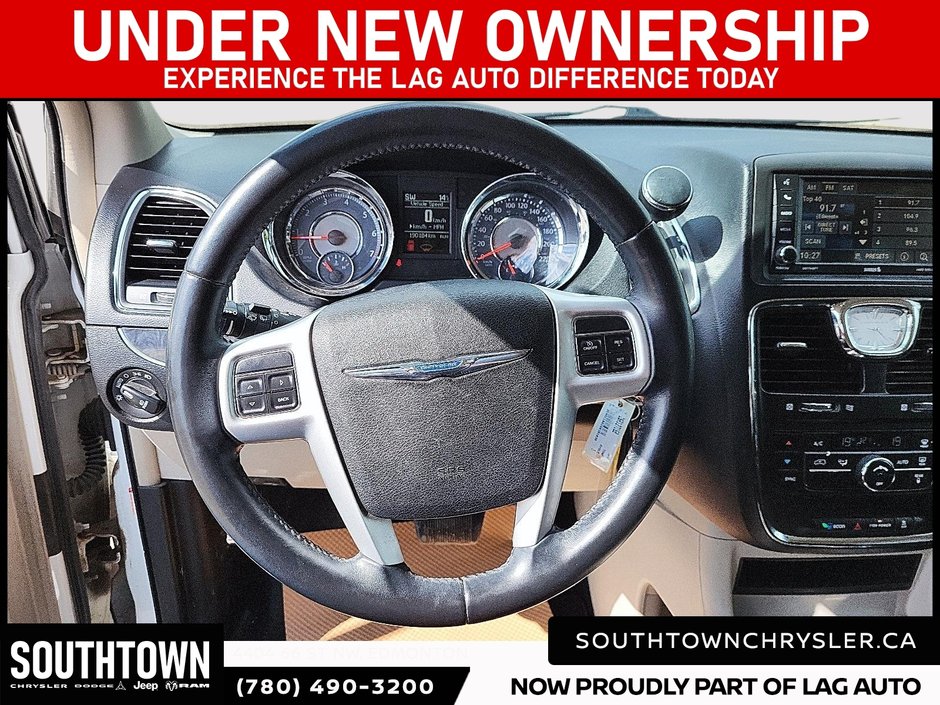 2014 Chrysler Town & Country Touring