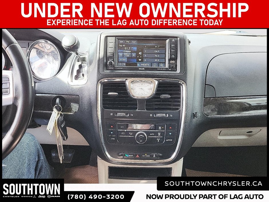 2014 Chrysler Town & Country Touring